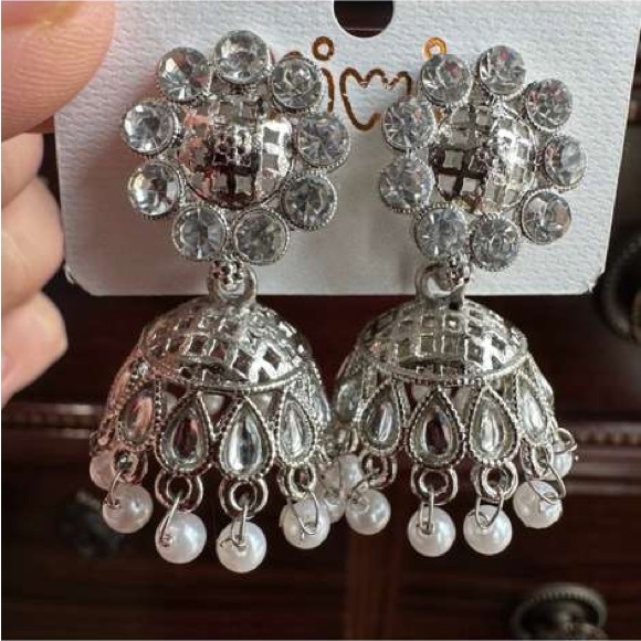 Fashion Jewelry Jewelry - Fashion Jewelry Silver and White Dangle Earrings
